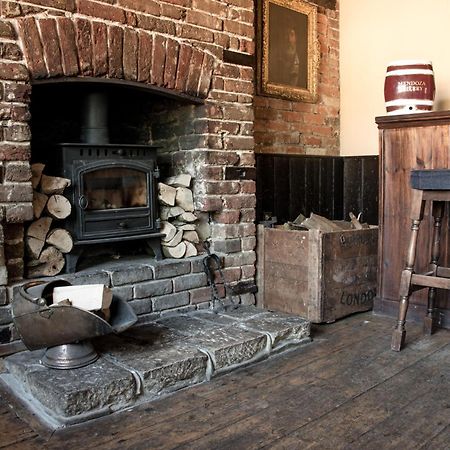 The Dove Inn Micheldever Exterior foto